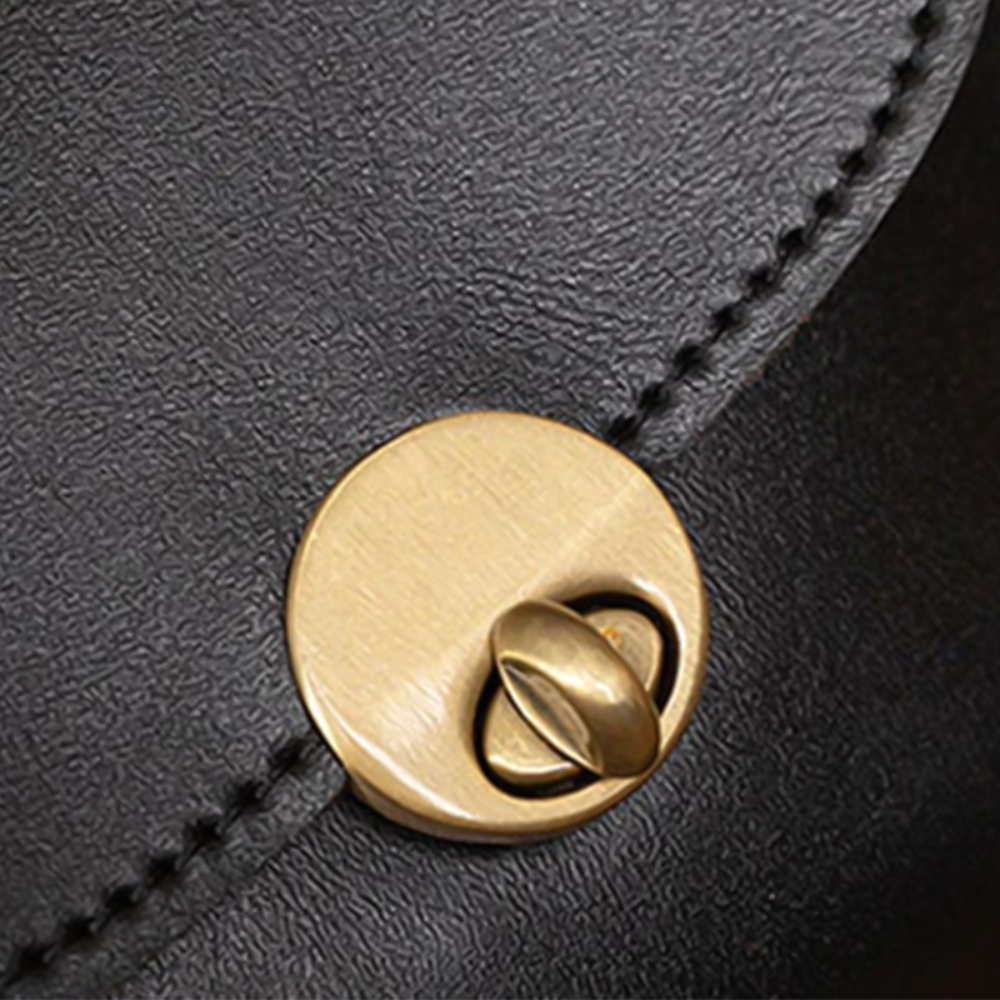 Retro Chic Vintage Kiss-Lock Handbag