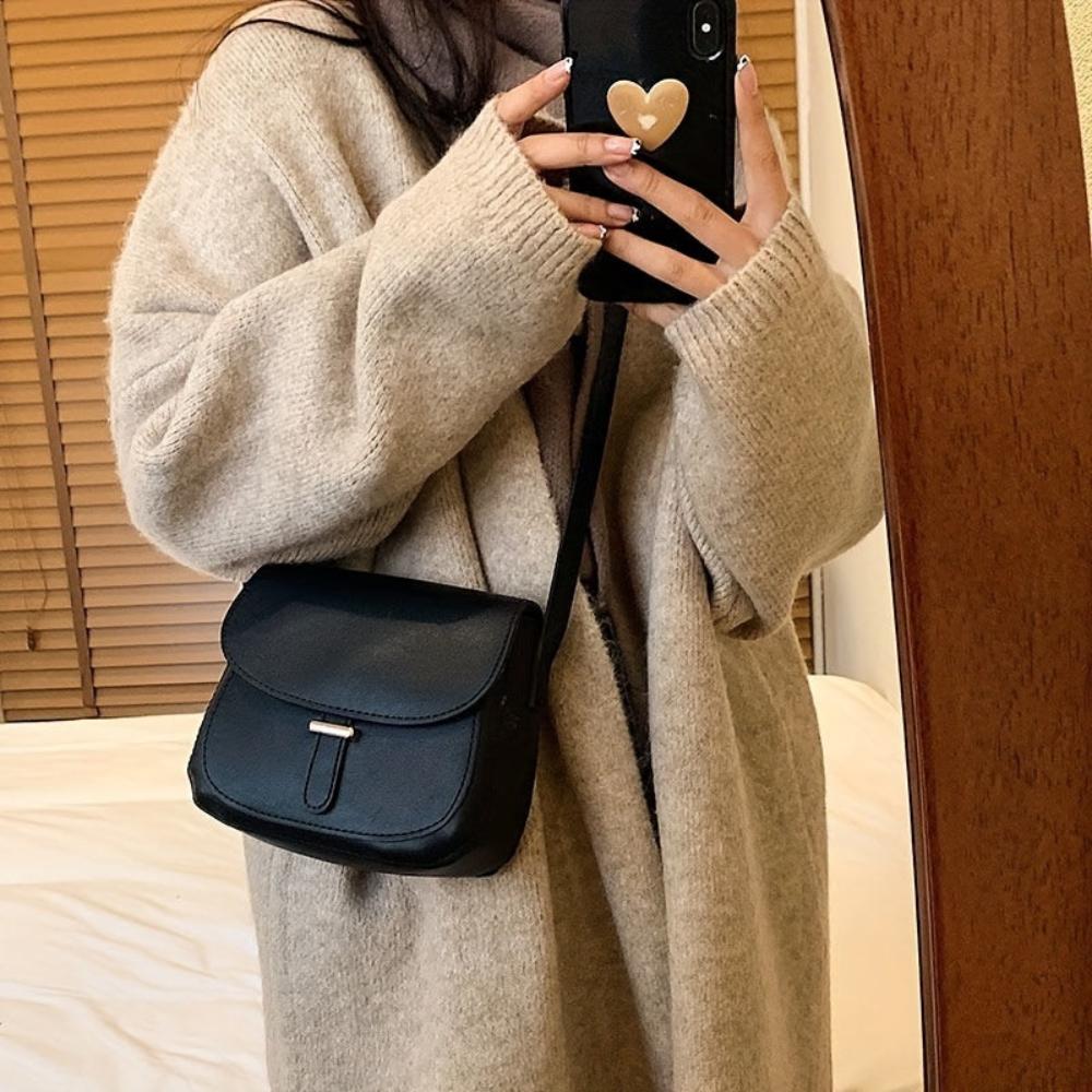 Amelia Vintage-Inspired Saddle Crossbody Bag