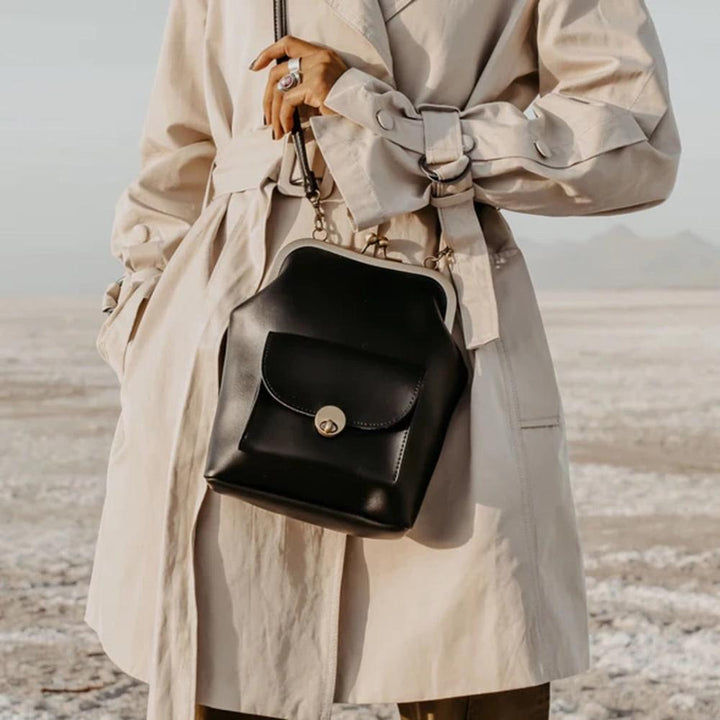 Retro Chic Vintage Kiss-Lock Handbag