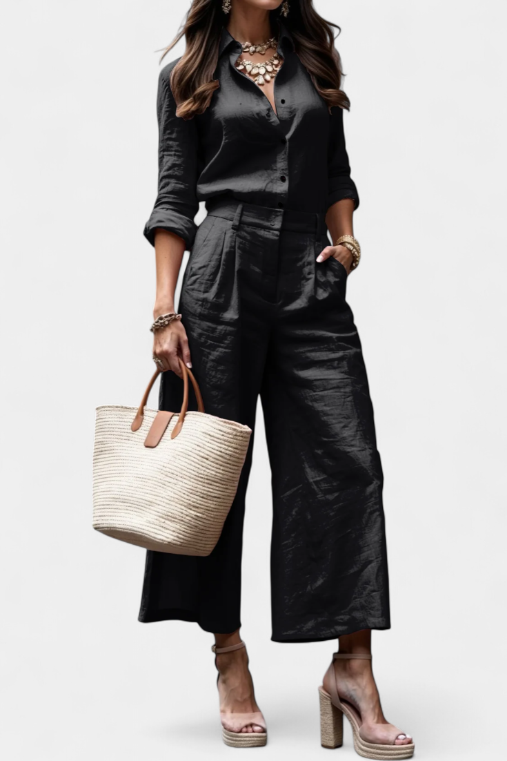 Sabina Easygoing Set with Flowing Top and Capri Trousers