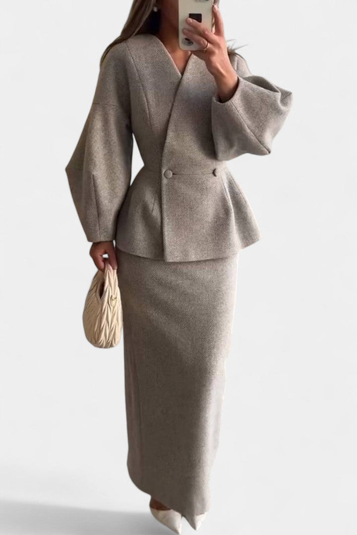 Aliénor Chic Tailored Ensemble with V-Neck and Puff Sleeves